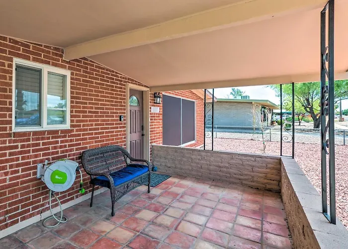 Family With Backyard Pool Oasis! Holiday home Tucson