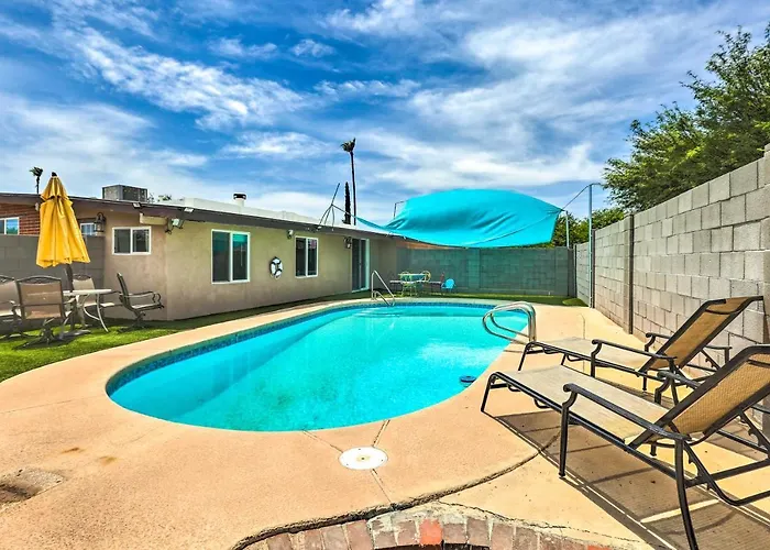 Holiday home Family With Backyard Pool Oasis! *