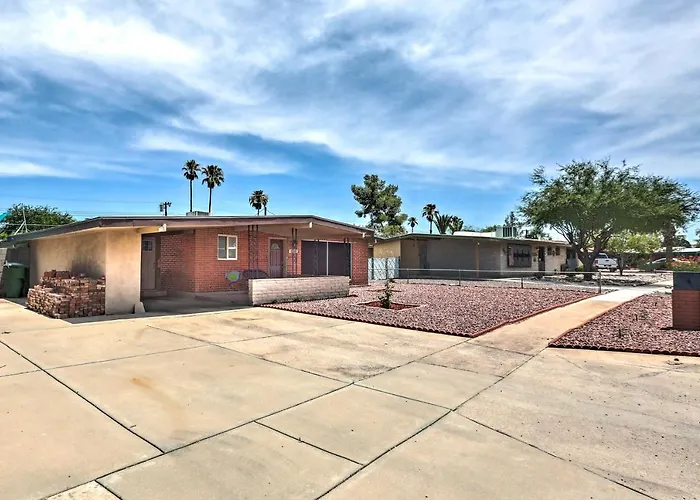 Family With Backyard Pool Oasis! Holiday home Tucson