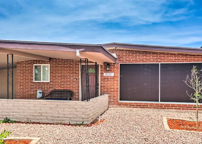 Family With Backyard Pool Oasis! * Tucson